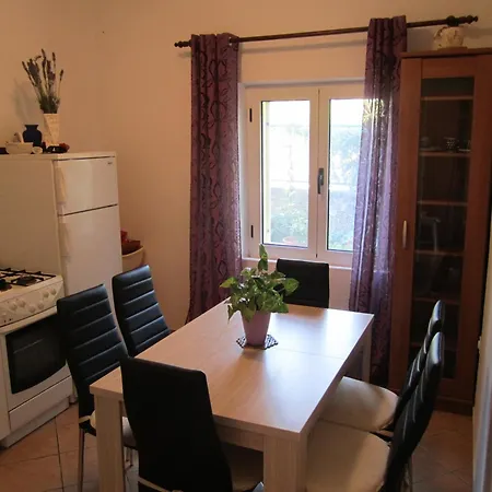 Apartments Viganj ויגאני