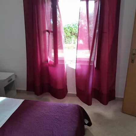 Apartments Viganj דירה *
