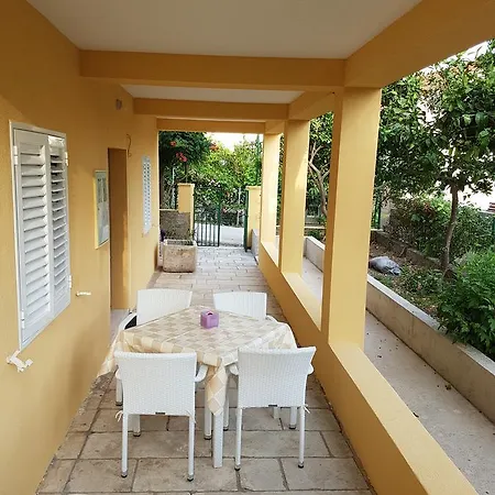 Apartments Viganj ויגאני
