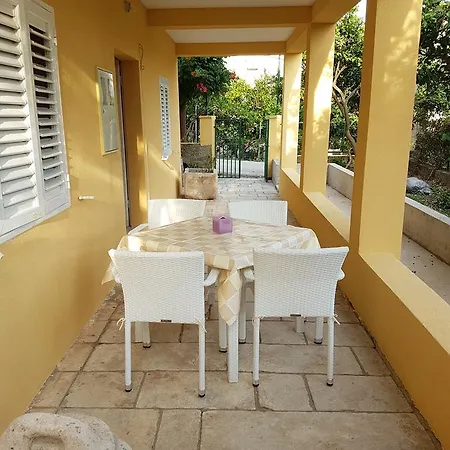Apartments Viganj ויגאני
