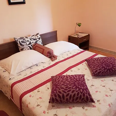 Apartments Viganj דירה *