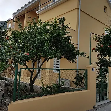 Apartments Viganj *